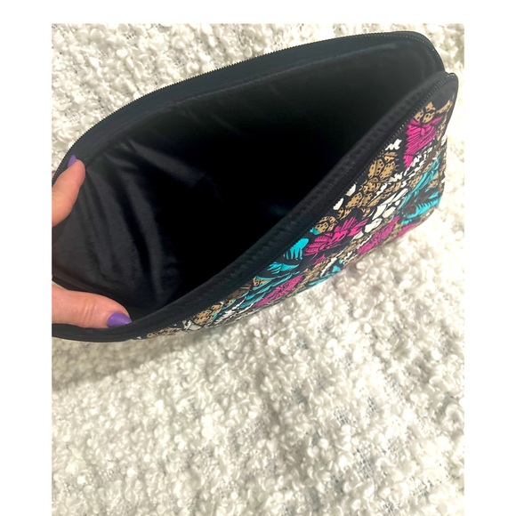 Vera Bradley- Tablet Cover - Picture 2 of 4